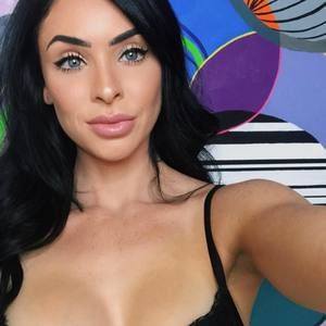 Meet your Posher, Brenna